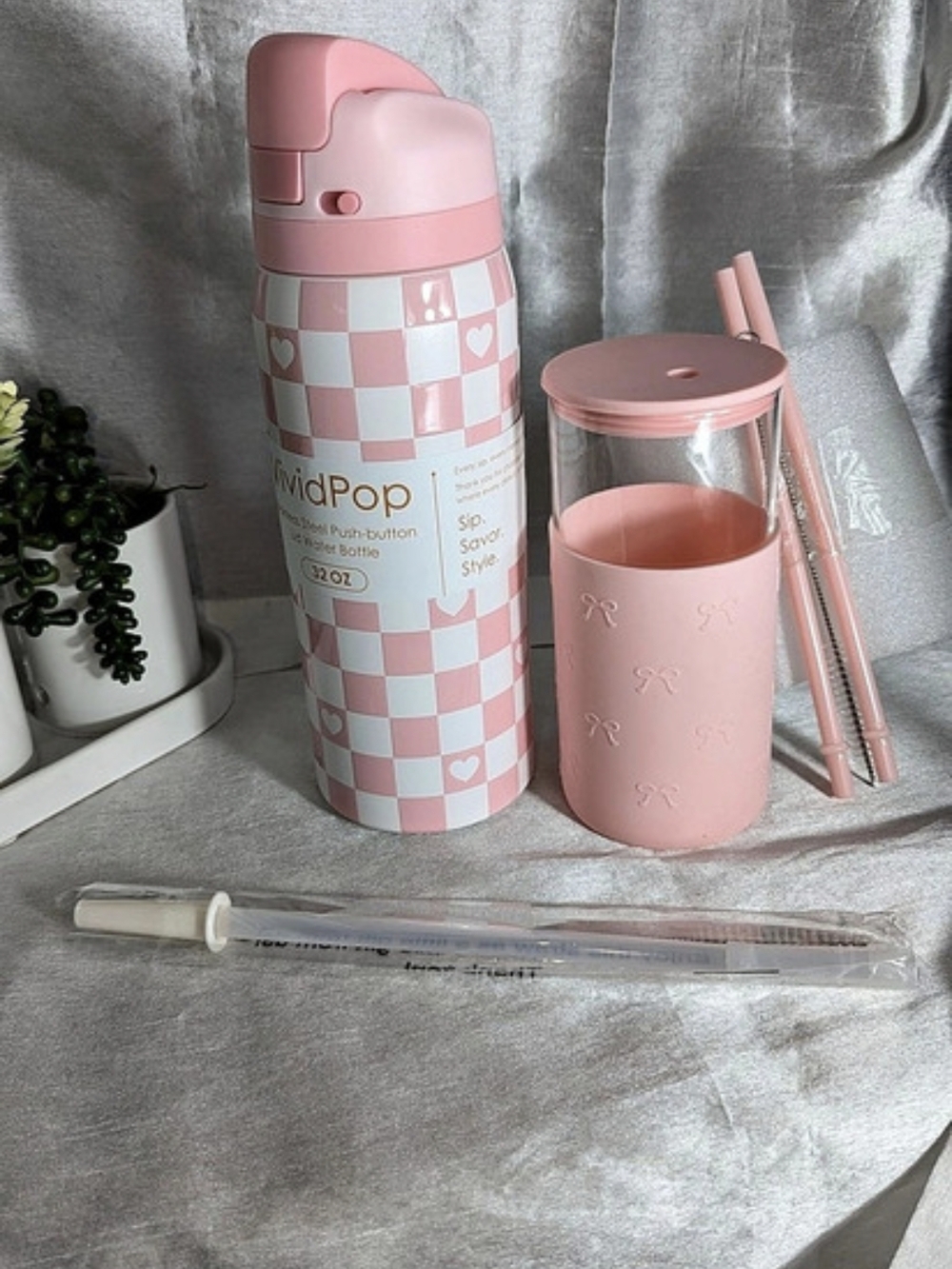 Sandjest Checker Heart Stainless Steel Water Bottle 32oz, Glass Tumbler 20oz